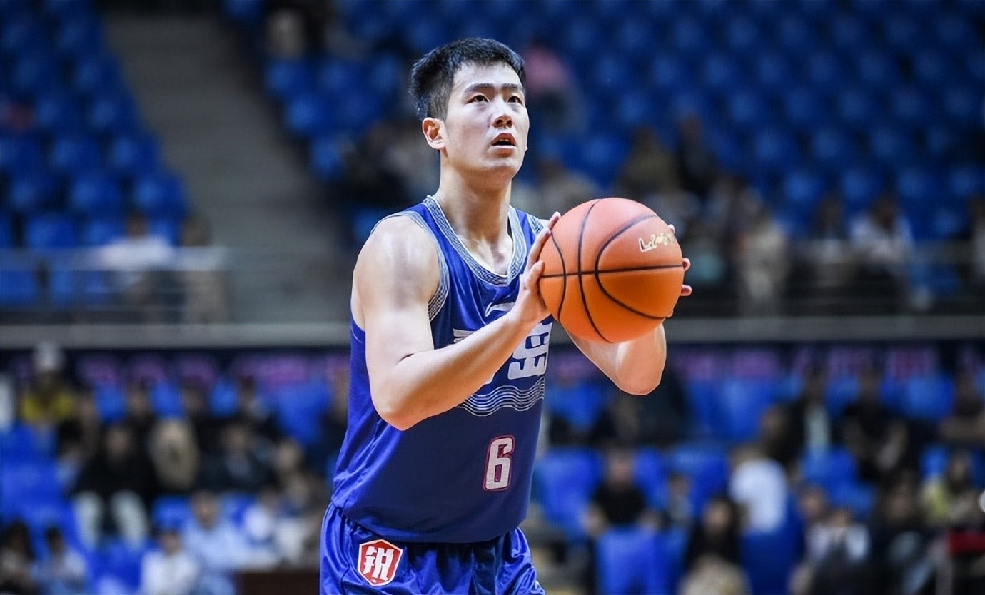 后卫中场实力黑马，霸气夺权豪取胜利的简单介绍