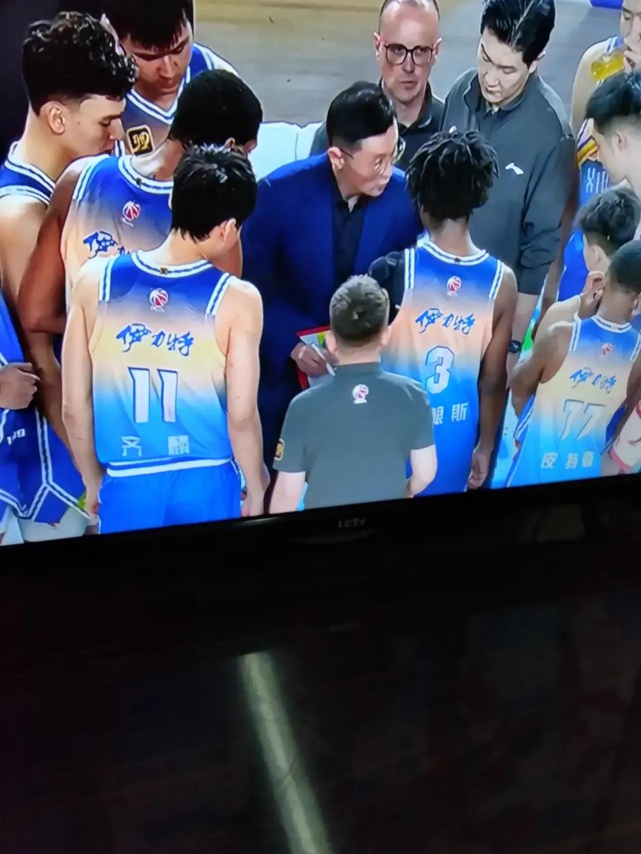 各队备战季后赛球迷期待精彩对决