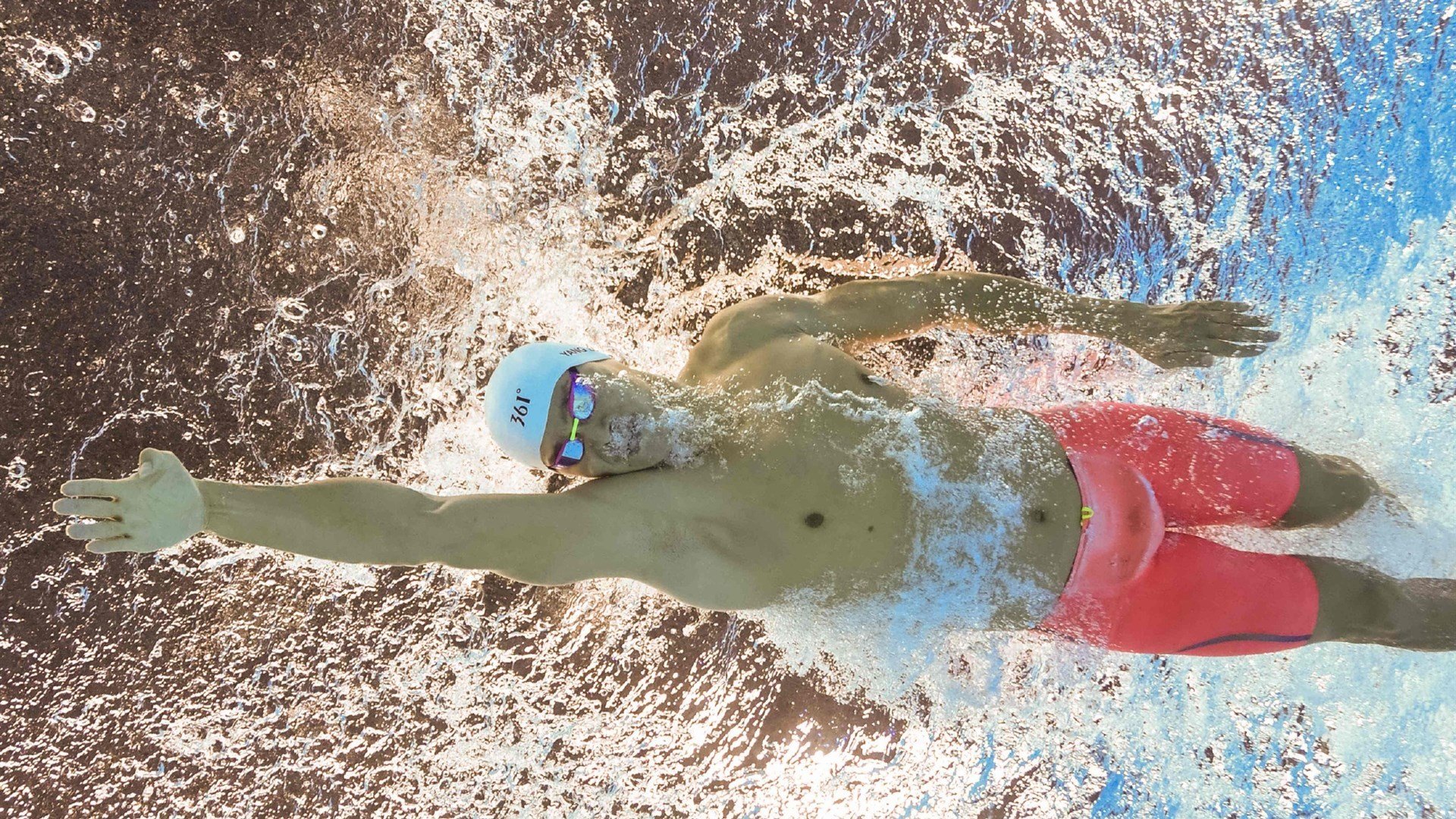 曼联前途光明！，姆巴佩新星出色发挥表现突出引发球迷热议