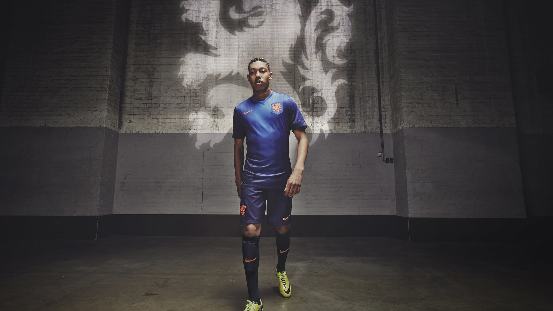 Doinb重返赛场：首战爆发式回归，皇家马德里观众沸腾，赛场气氛再度高涨