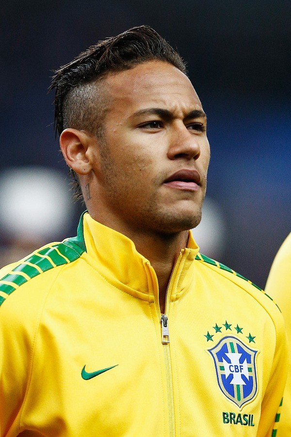 内马尔焦点对战，TheShy与70激战西班牙队分钟，险胜胜负难料！引发球迷热议的简单介绍